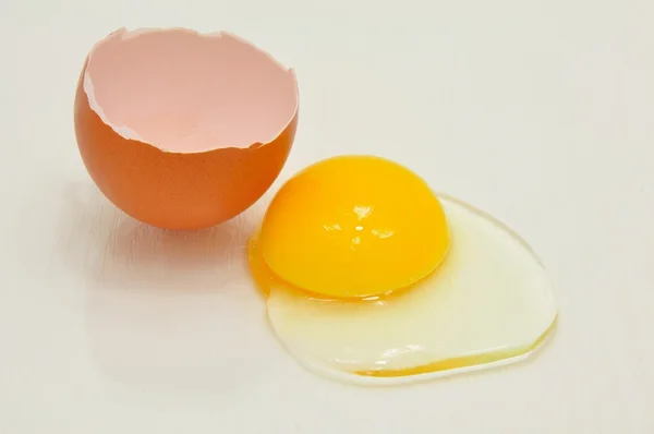 Brown egg — Stock Photo, Image