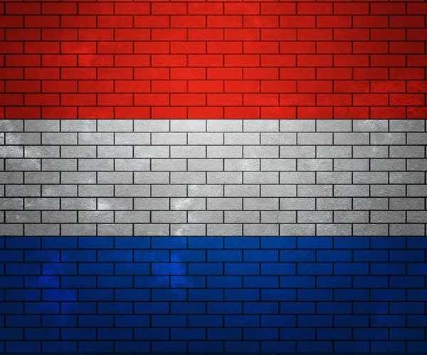 Флаг Нидерландов на кирпичной стене — стоковое фото