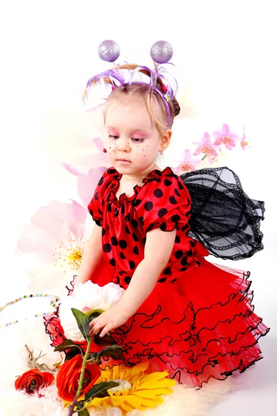 A menina surpreendida em um terno joaninhas com cores em um w — Fotografia de Stock