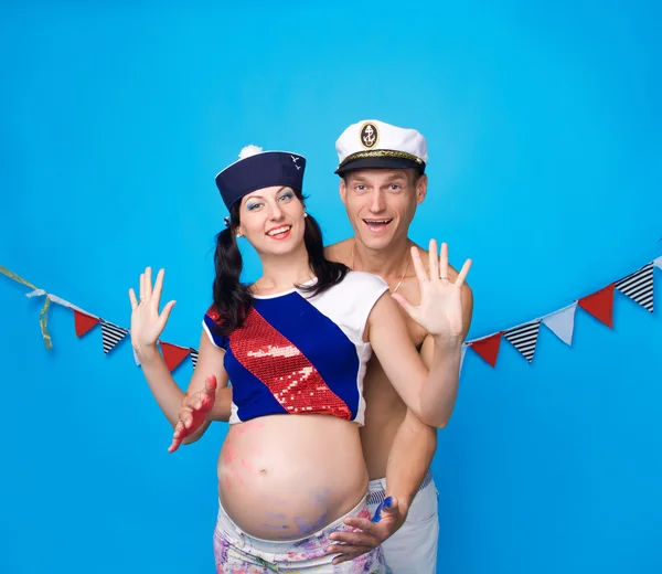 Pary homoseksualne w czasie ciąży, z rękami w paincie — Zdjęcie stockowe