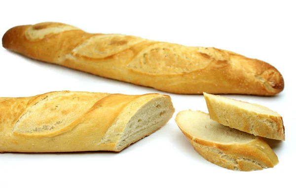 Gesneden stokbrood, geïsoleerd op witte achtergrond — Stockfoto