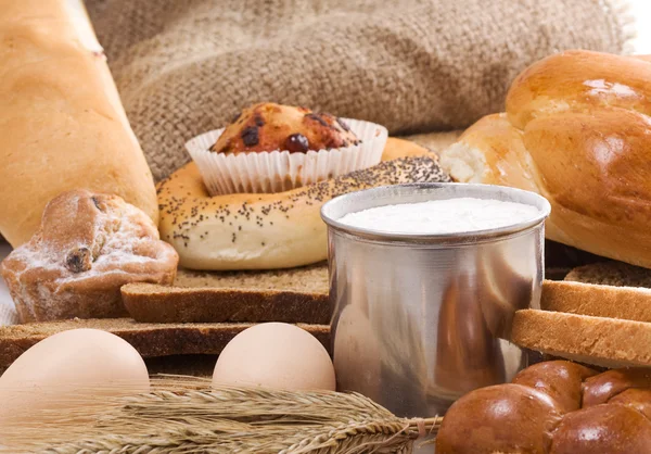 Brot, Eier, Brötchen — Stockfoto