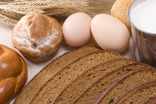 Ekmek, yumurta, çörekler — Stok fotoğraf