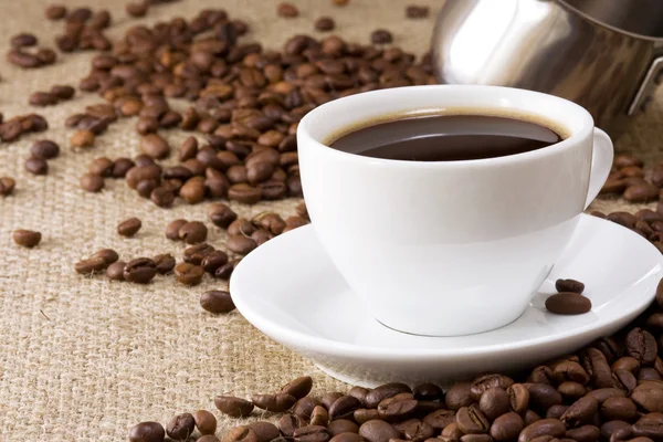 Tasse voll Kaffee — Stockfoto