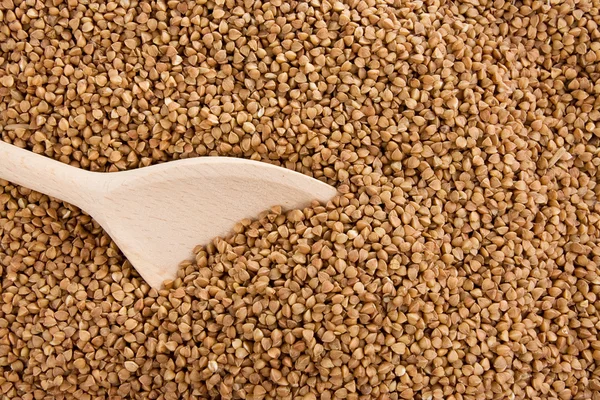 Semillas de trigo sarraceno y cuchara — Foto de Stock