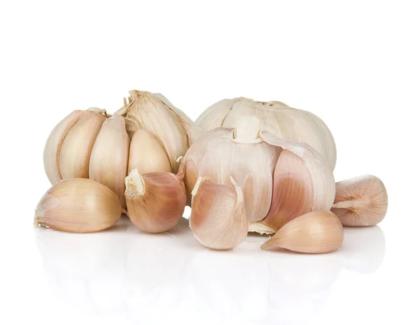 Garlics na białym tle — Zdjęcie stockowe