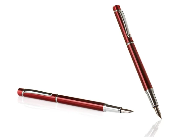 Чернильные серебряные ручки на белом — стоковое фото