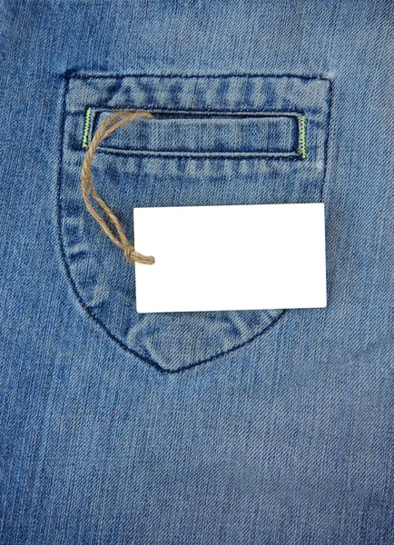 Etiqueta de etiqueta de precio sobre azul jeans textura — Foto de Stock