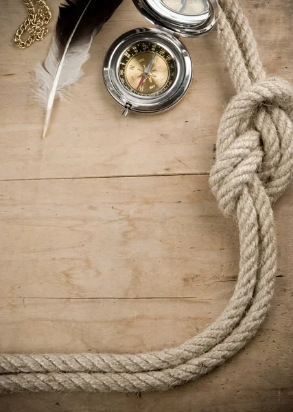 Schip touwen en kompas op woo — Stockfoto