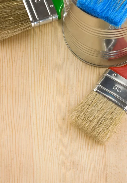 Paintbrush and can on wood — Stock Photo, Image