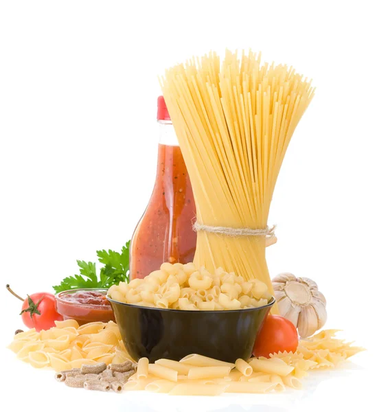 Pasta cruda e ingredienti alimentari — Foto Stock