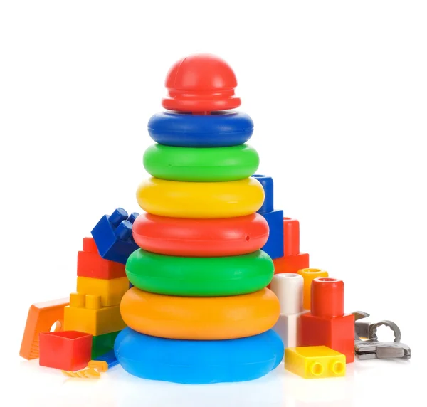Brinquedos e tijolos isolados sobre branco — Fotografia de Stock