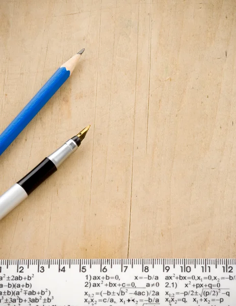 铅笔和尺子 — 图库照片