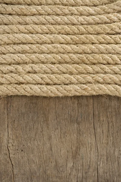 Lodní lana a staré dřevěné pozadí船のロープと古い木製の背景 — Stock fotografie