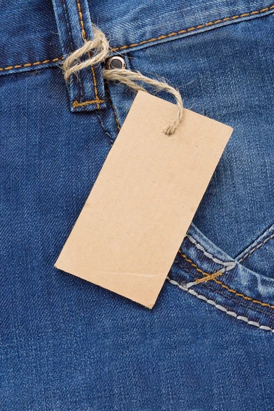 Prijskaartje over jeans — Stockfoto