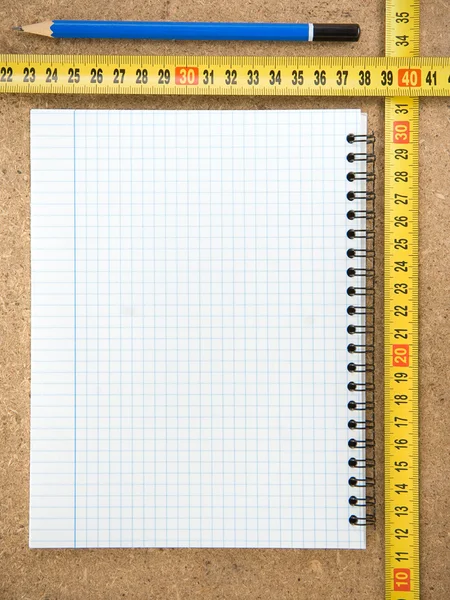 Notebook a Svinovací metr — Stock fotografie