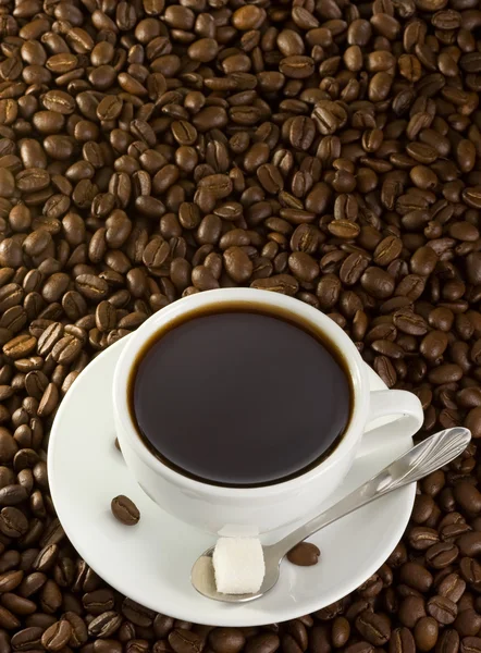 Taza de café en frijoles —  Fotos de Stock