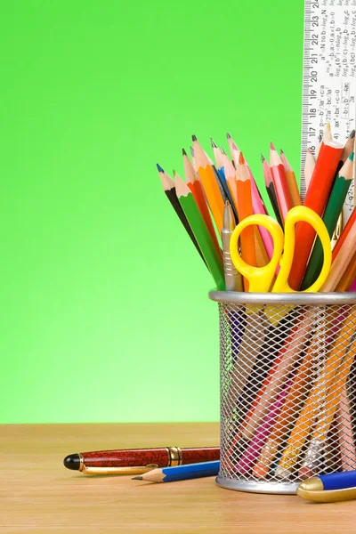 Kalem ve tükenmez kalem tutucu — Stok fotoğraf