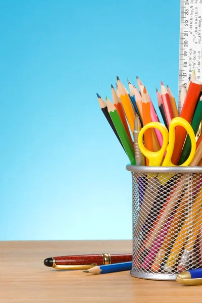 Kalem ve tükenmez kalem tutucu — Stok fotoğraf