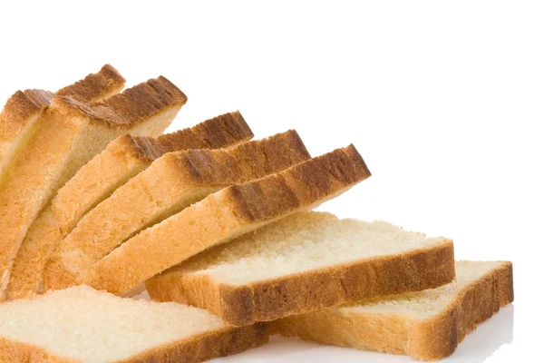 Dilimlenmiş ekmek üzerine beyaz izole — Stok fotoğraf