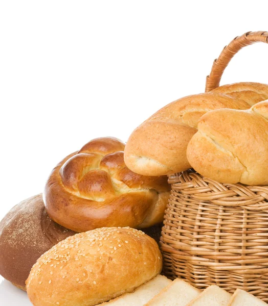 Хлеб и хлебобулочные изделия на белом — стоковое фото