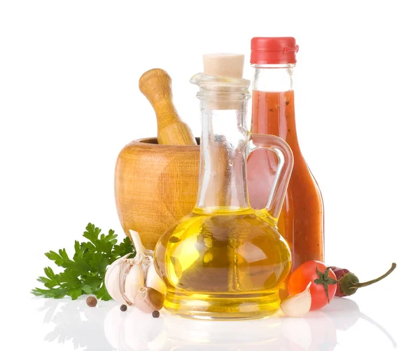 Voedingsmiddelen en nieuwe voedselingrediënten en specerijen op wit — Stockfoto