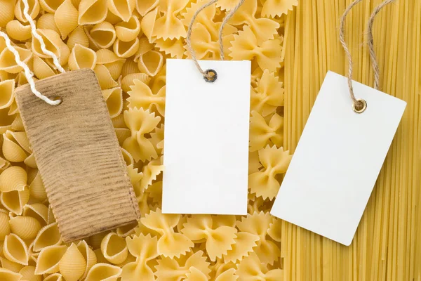 Raw pasta and price tag — Stock Photo, Image
