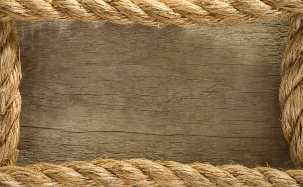 Корабельная верёвка и старая древесина : — стоковое фото