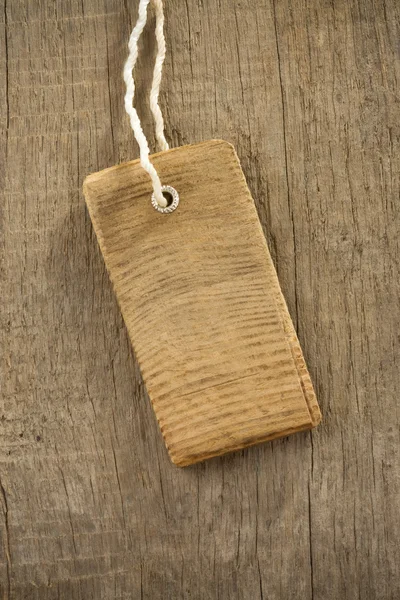 木製の背景の上の価格のタグ — ストック写真