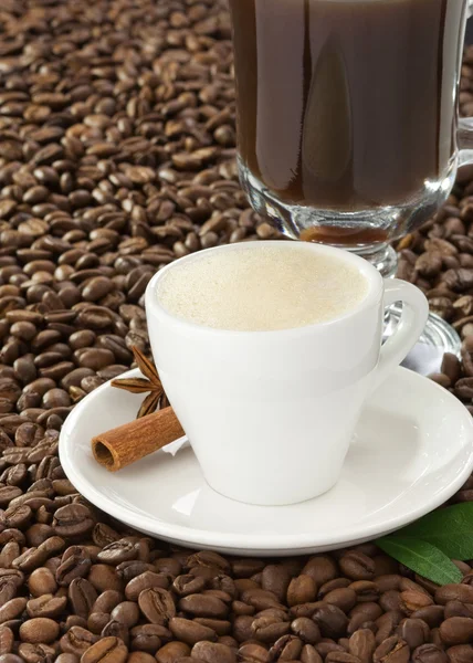 Šálek kávy a fazolí — Stock fotografie