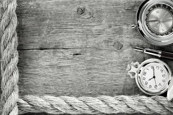 Ship ropes and compass with pen on wood — Stock Photo, Image