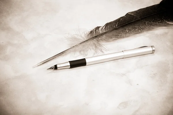 Tüy ve kalem görüntüsü — Stok fotoğraf