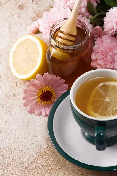 Tee ja hunaja — kuvapankkivalokuva