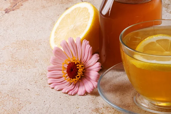 Tea and lemon on wood — Stock Photo, Image