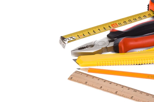 Werkzeuge und Bleistift auf Weiß — Stockfoto