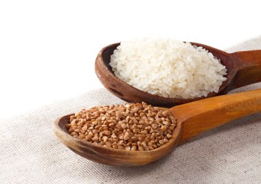 pirinç ve buğday, tahta kaşık