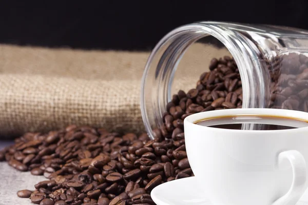Fincan kahve ve fasulye — Stok fotoğraf