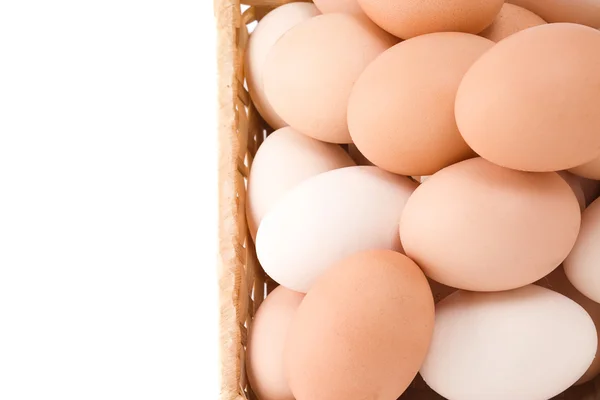 Telur dalam keranjang — Stok Foto