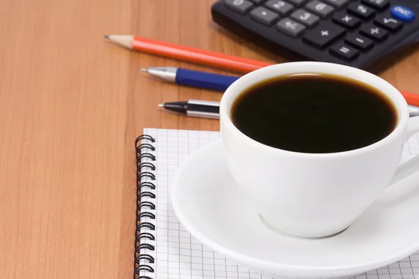 Pad, pennor och kaffe — Stockfoto