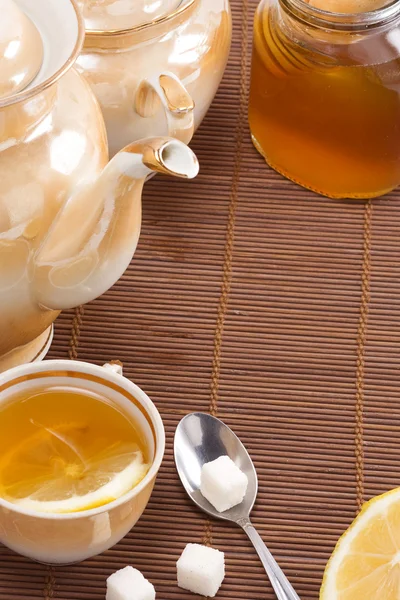 Pot and honey on table — Stock Photo, Image