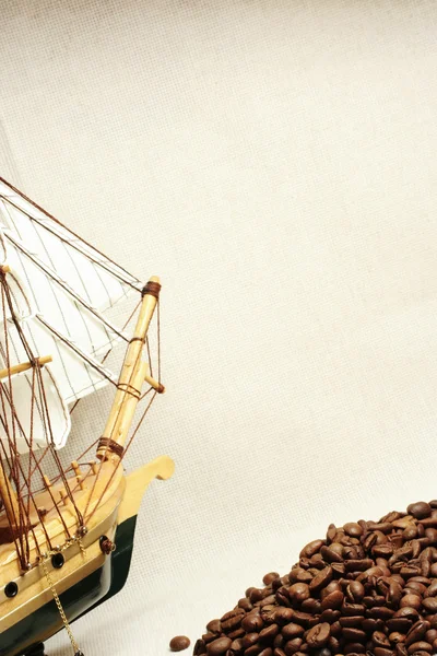 Ship and roasted coffee — Stock Photo, Image
