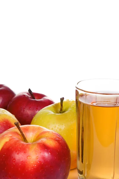 Glas med äppeljuice — Stockfoto