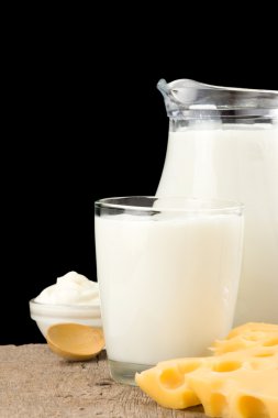 süt ürünleri peynir üzerine siyah izole