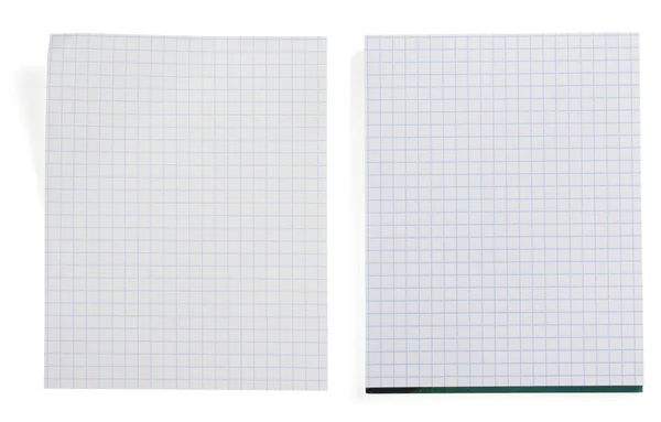 Checked not kağıdı üzerine beyaz izole — Stok fotoğraf