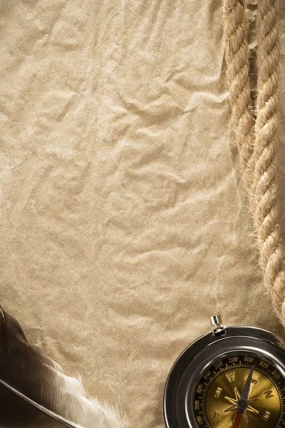 コード、ロープ、古いヴィンテージの古代の紙の背景にコンパス — ストック写真