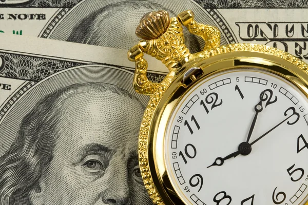 On dolarlık banknotlar altın saat — Stok fotoğraf