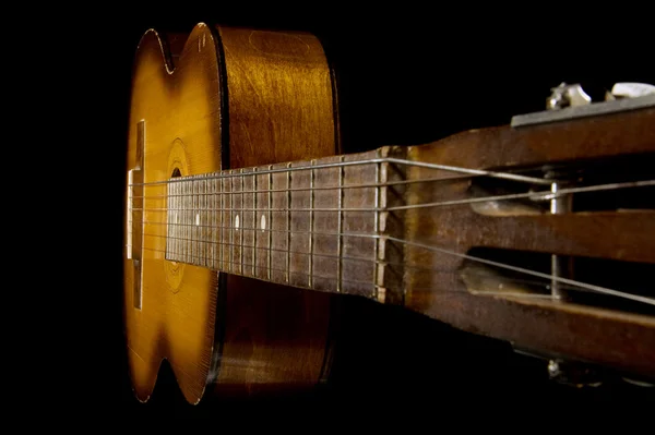 검은 배경의 기타 — 스톡 사진
