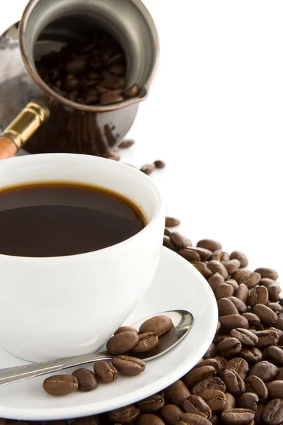 Tasse Kaffee, Kanne und Bohnen — Stockfoto