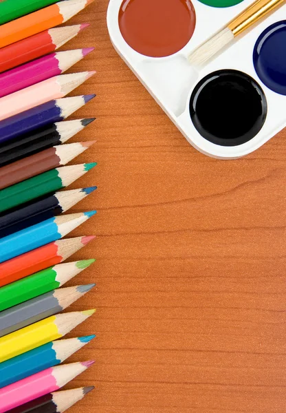 Ressam paleti fırça ve kurşun kalem — Stok fotoğraf