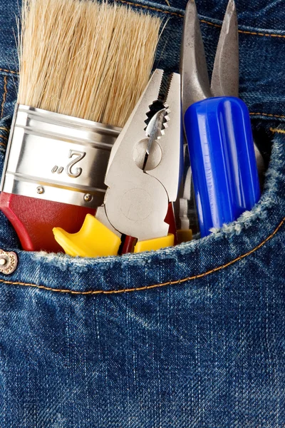 Ferramentas e instrumentos em jeans azuis — Fotografia de Stock
